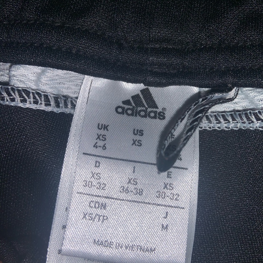 Very cute lightweight adidas joggers